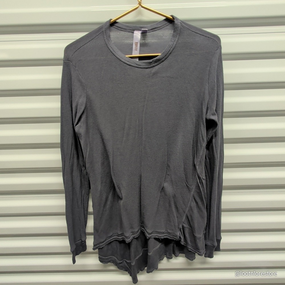 Wilt Thermal Long Sleeve Top Womens Medium Gray Asymmetrical Raw Hem Waffle Knit